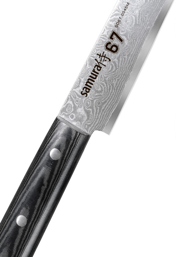 Samura DAMASCUS 67 Schinkenmesser 7,7 Zoll / 195 mm - Nahaufnahme Messer schräg im Bild, Griff unten rechts, Klinge nach rechs oben zeigend