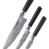 Samura Damascus Kochmesser Set 3-teilig schwarzer Griff - alle drei Größen mit der Klinge nach unten links gerichtet, auf einem weißen Hintergrund
