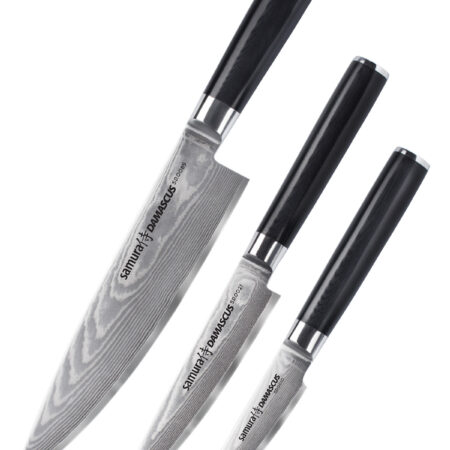 Samura Damascus Kochmesser Set 3-teilig schwarzer Griff - alle drei Größen mit der Klinge nach unten links gerichtet, auf einem weißen Hintergrund