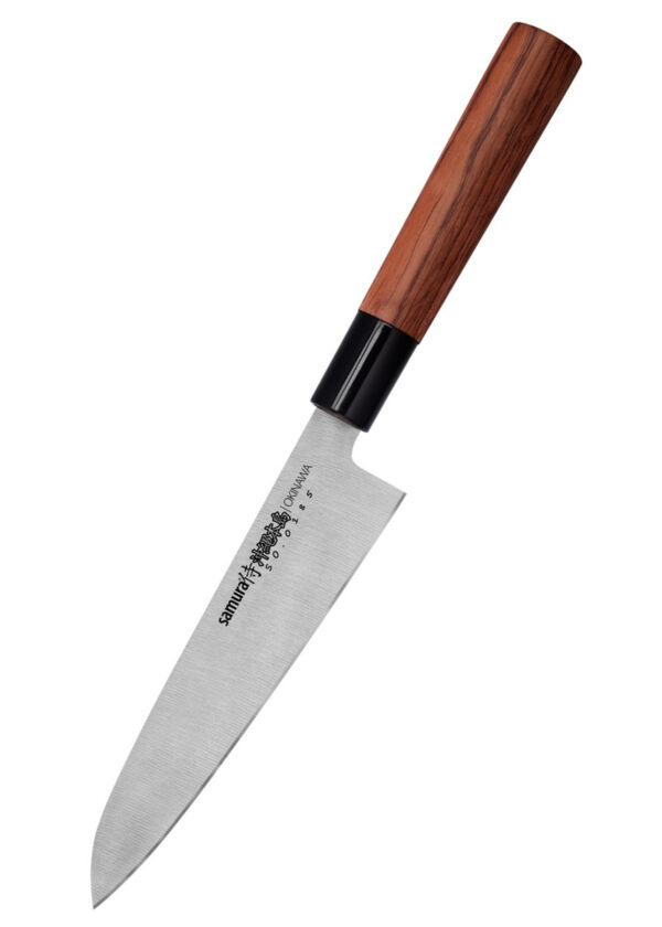 Samura Okinawa Gyuto Küchenmesser 170 mm braun-schwarzer Griff - Klinge zeigt nach unten links, auf einem weißen Hintergrund