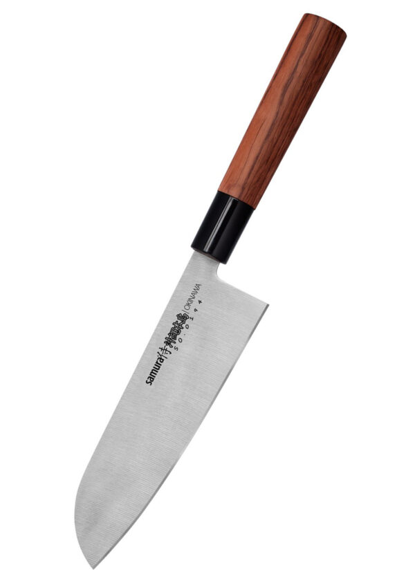 Samura Okinawa Santoku Küchenmesser 175 mm braun-schwarzer Griff - Klinge nach links unten gerichtet, auf einem weißen Hintergrund
