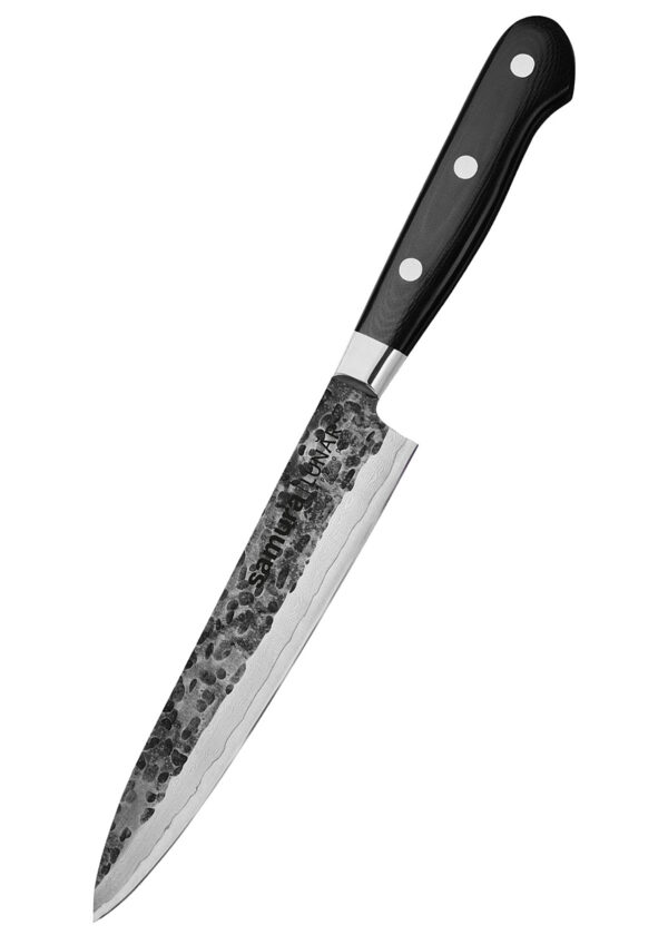 Samura Pro-S Lunar Küchenmesser Allzweck 150 mm schwarzer Griff - Klinge zeigt nach unten links, auf einem weißen Hintergrund