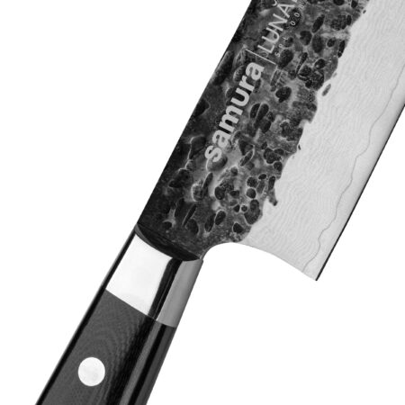 Samura PRO-S LUNAR Küchenmesser Chefs 210 mm - Nahaufnahme Klinge und Griff schwarz-silber von der Seite auf weißem Hintergrund