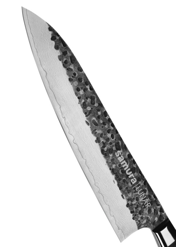 Samura PRO-S LUNAR Küchenmesser Chefs 210 mm - Nahaufnahme Klinge schwarz-silber von der Seite auf weißem Hintergrund