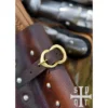 Battle Merchant mittelalterliche Panzerhandschuhe Visby 14. Jh. braun - Nahaufnahme Schnalle und Lederumrandung