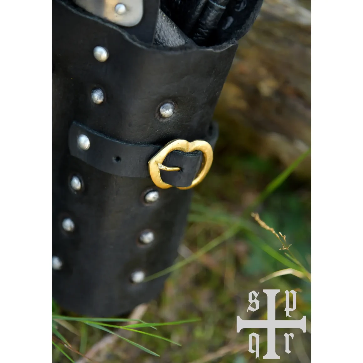Battle Merchant mittelalterliche Panzerhandschuhe Visby 14. Jh. schwarz - Nahaufnahme Schnalle und Lederumrandung