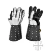 Battle Merchant mittelalterliche Panzerhandschuhe Visby 14. Jh. schwarz - Unter- und Oberansicht stehend vor einem weissen Hintergrund