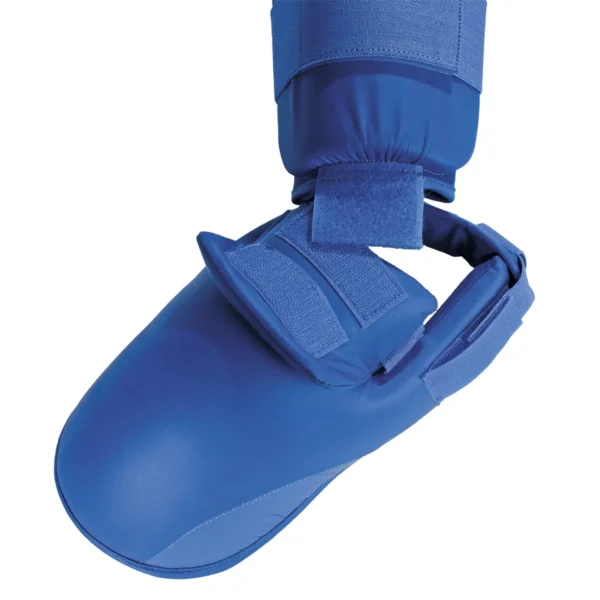 Kwon Karate Schienbein- und Spannschutz blau mit geöffnetem Klettverschluss