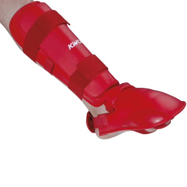 Kwon Karate Schienbein- und Spannschutz rot, seitlich gesehen