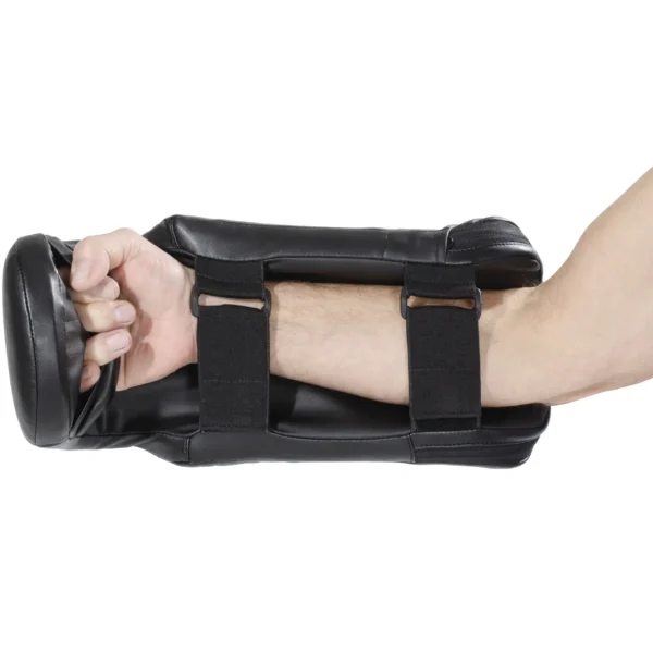 Kwon Unterarm Mitt Schlagpolster schwarz - Seitenansicht Unterseite am Arm rechts